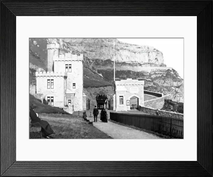 Framed Print : Marine Drive, Llandudno, early 1900s Framed Print : Marine Drive, Llandudno, early 1900s