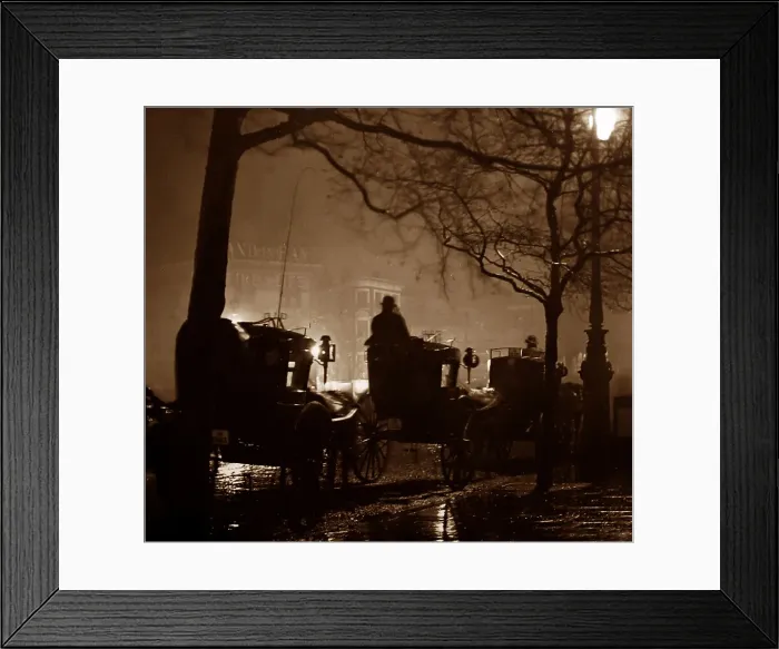 Framed Print : London at night, cabbies waiting for passengers, early 1900s Framed Print : London at night, cabbies waiting for passengers, early 1900s