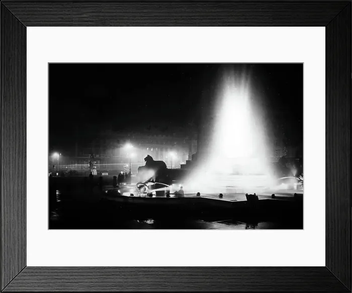 Framed Print : Trafalgar Square, London, probably 1920s Framed Print : Trafalgar Square, London, probably 1920s