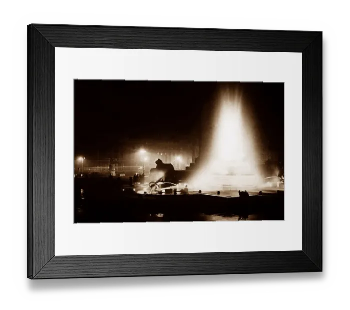 Framed Print : Trafalgar Square, London, probably 1920s Framed Print : Trafalgar Square, London, probably 1920s