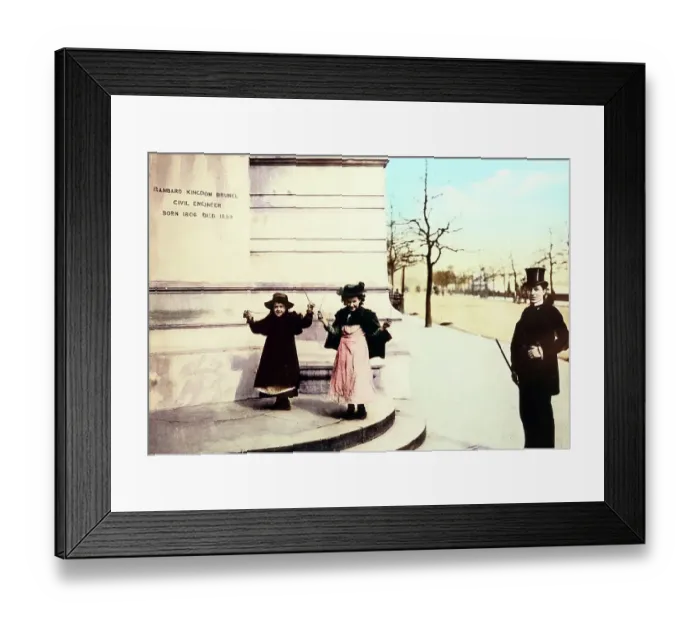 Framed Print : Street children in London, Victorian period Framed Print : Street children in London, Victorian period