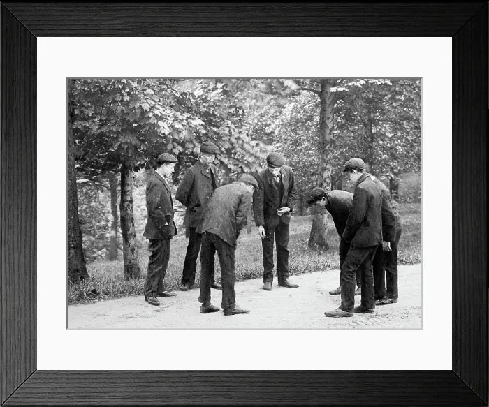 Framed Print : Pitch and Toss gambling game, Victorian period Framed Print : Pitch and Toss gambling game, Victorian period