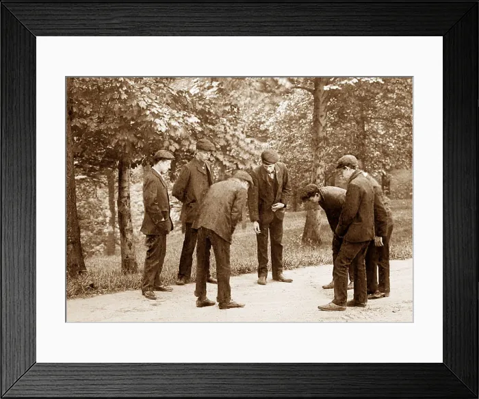 Framed Print : Pitch and Toss gambling game, Victorian period Framed Print : Pitch and Toss gambling game, Victorian period