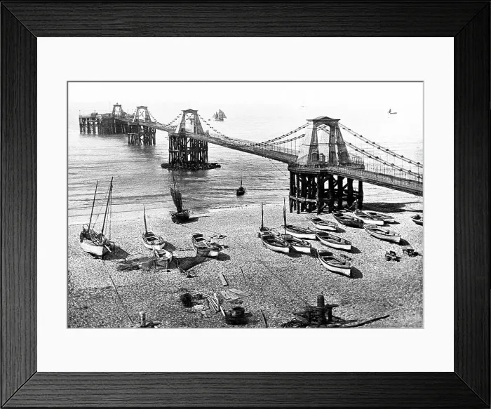 Framed Print : Brighton - Chain Pier Framed Print : Brighton - Chain Pier