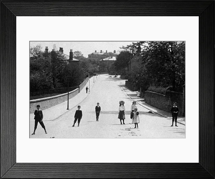 Framed Print : Calverley - Towngate Framed Print : Calverley - Towngate