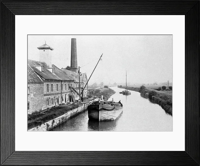 Framed Print : Hull Bridge near Beverley - Canal barge Framed Print : Hull Bridge near Beverley - Canal barge