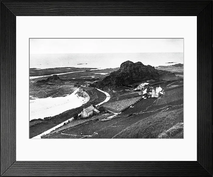 Framed Print : L'Etacq Point, Jersey Framed Print : L'Etacq Point, Jersey
