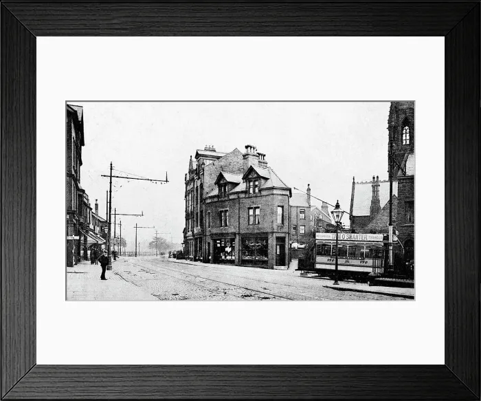 Framed Print : Hyde Park Corner Leeds Framed Print : Hyde Park Corner Leeds