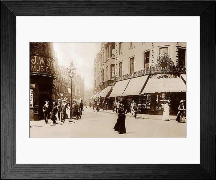 Framed Print : Bond Street Leeds Framed Print : Bond Street Leeds