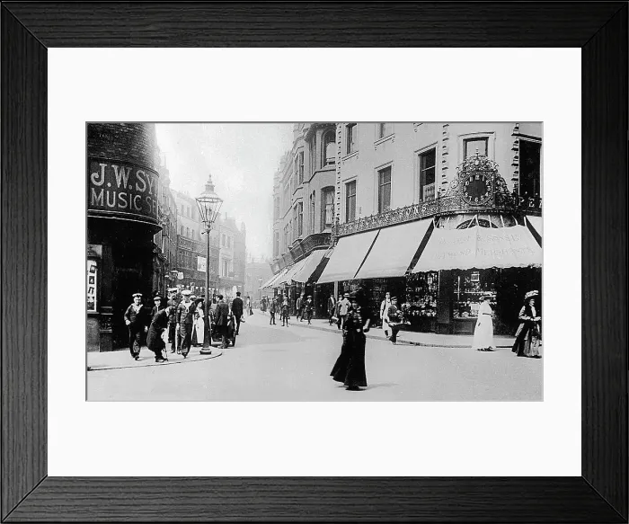 Framed Print : Bond Street Leeds Framed Print : Bond Street Leeds