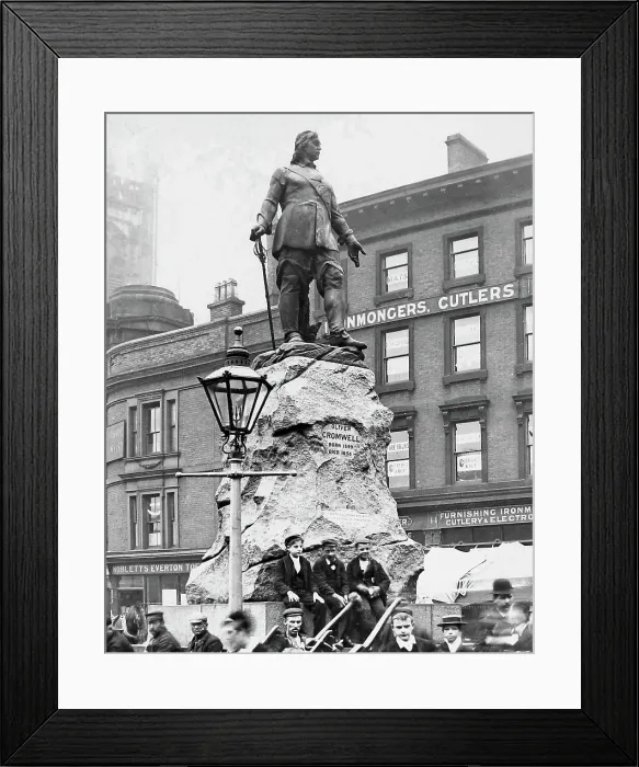 Framed Print : Statue of Oliver Cromwell near, Manchester Cathedral