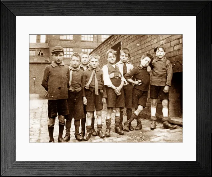Framed Print : Manchester slums children Framed Print : Manchester slums children