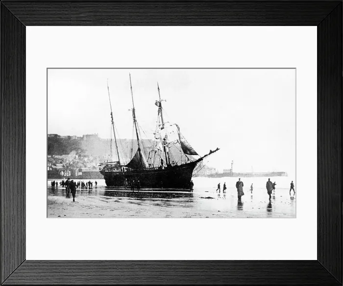 Framed Print : Beach Scarborough - wreck on beach Framed Print : Beach Scarborough - wreck on beach