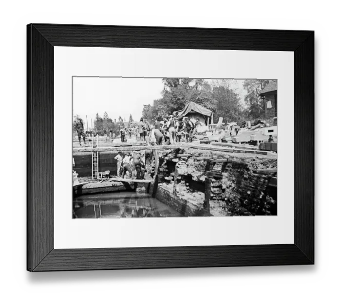 Framed Print : Repairing a canal, Victorian period Framed Print : Repairing a canal, Victorian period