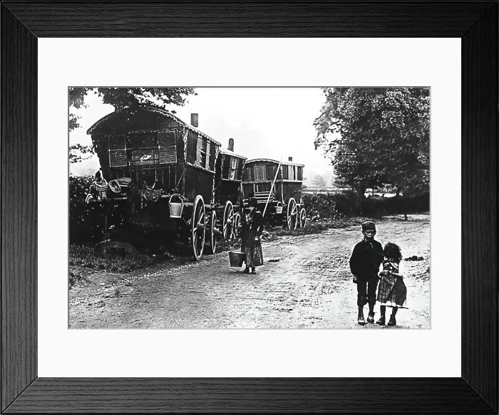 Framed Print : Gypsy caravans, Victorian period Framed Print : Gypsy caravans, Victorian period