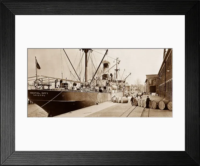 Framed Print : Loading a ship at a tobacco plantation, Virginia, USA Framed Print : Loading a ship at a tobacco plantation, Virginia, USA