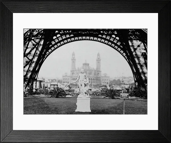 Framed Print : Palais du Trocadero framed by the Eiffel Tower Framed Print : Palais du Trocadero framed by the Eiffel Tower