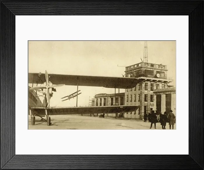 Framed Print : Imperial Airways arriving from France, Croydon Aerodrome Framed Print : Imperial Airways arriving from France, Croydon Aerodrome