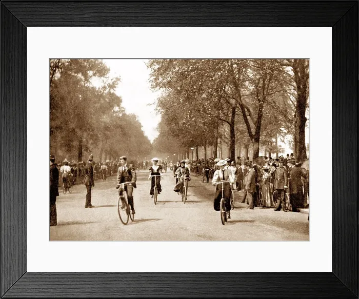 Framed Print : Cycling in Hyde Park London Framed Print : Cycling in Hyde Park London