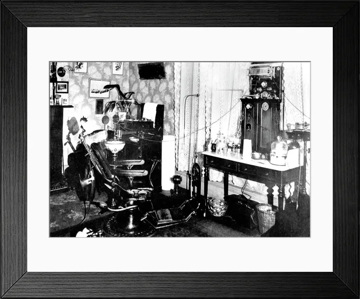 Framed Print : Dentist's Surgery early 1900s Framed Print : Dentist's Surgery early 1900s