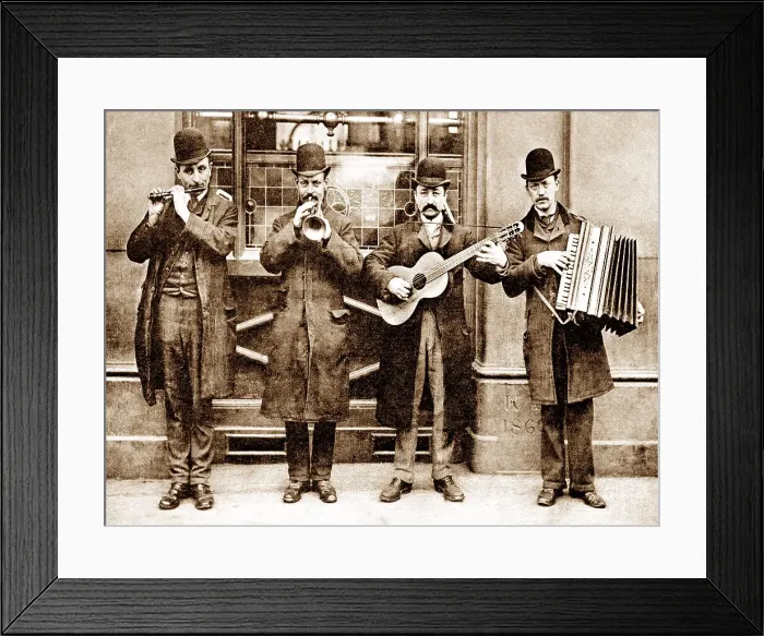 Framed Print : Street musicians in London Framed Print : Street musicians in London