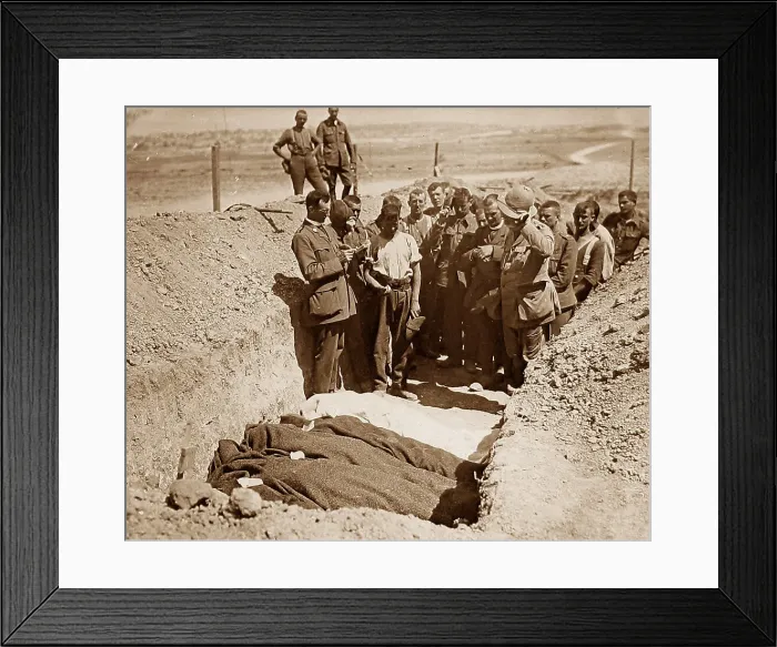 Framed Print : WW1 Burying British soldiers on the battlefield Framed Print : WW1 Burying British soldiers on the battlefield