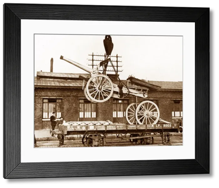 Framed Print : WW1 A British Cannon arrives in France Framed Print : WW1 A British Cannon arrives in France