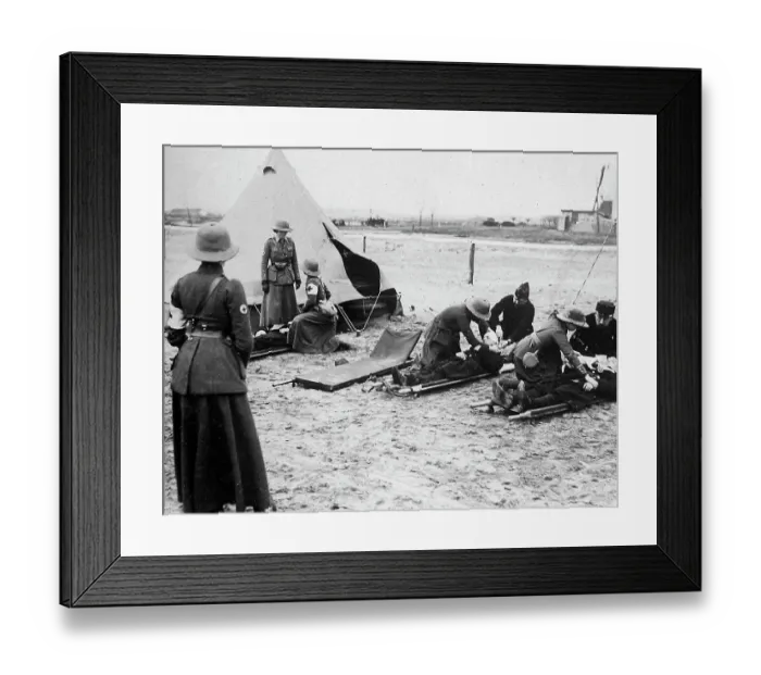 Framed Print : Nurses Yeomanry Corps apply first aid behind the front line