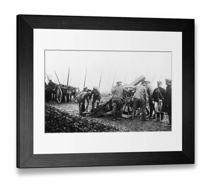 Framed Print : British Gunners placing a line of artillery guns during WW1 Framed Print : British Gunners placing a line of artillery guns during WW1