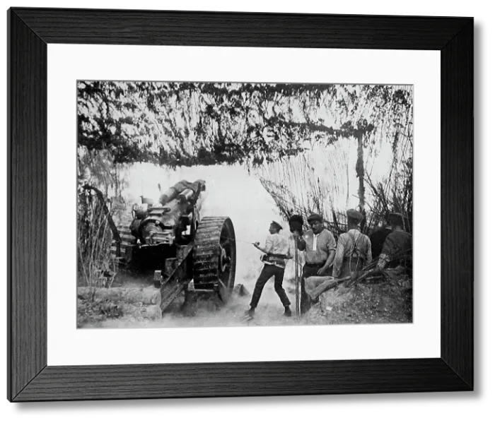 Framed Print : A Heavy Howitzer in France during WW1 Framed Print : A Heavy Howitzer in France during WW1