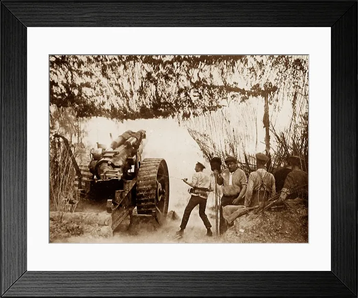 Framed Print : A heavy Howitzer in France during WW1 Framed Print : A heavy Howitzer in France during WW1