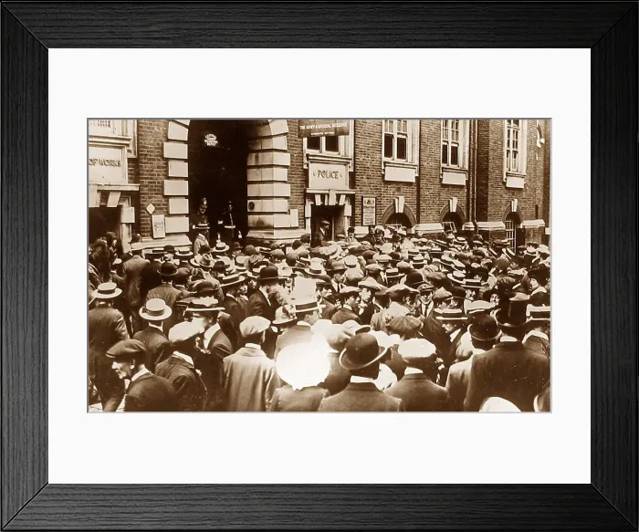 Framed Print : A London Recruiting Depot during WW1 Framed Print : A London Recruiting Depot during WW1