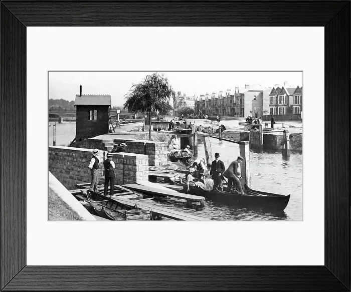 Framed Print : River Thames Moulsey Lock Framed Print : River Thames Moulsey Lock