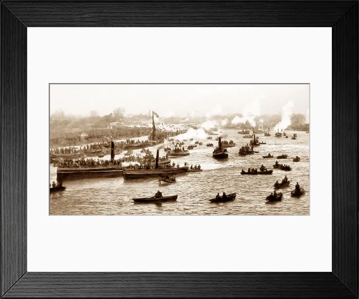 Framed Print : Victorian magic lantern slide of the University Boat Race Framed Print : Victorian magic lantern slide of the University Boat Race