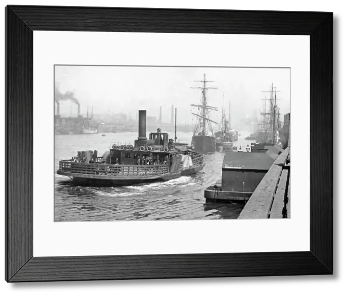 Framed Print : Paddle steamer on the River Wear, Middlesbrough Framed Print : Paddle steamer on the River Wear, Middlesbrough