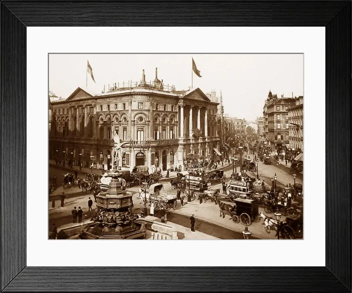 Framed Print : Piccadilly Circus, London Framed Print : Piccadilly Circus, London