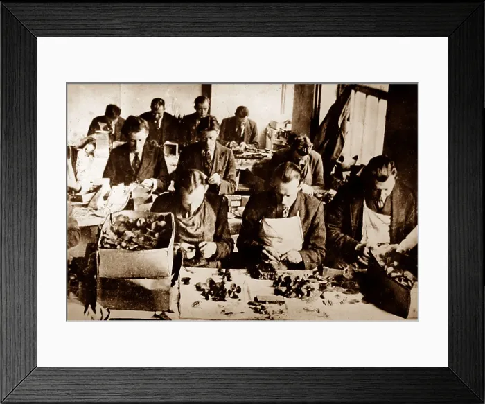 Framed Print : Disabled ex-servicemen making poppies Framed Print : Disabled ex-servicemen making poppies