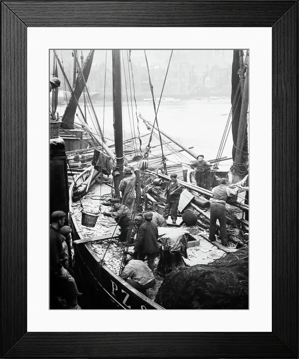 Framed Print : Fishing boat unloading catch in Whitby, early 1900s Framed Print : Fishing boat unloading catch in Whitby, early 1900s
