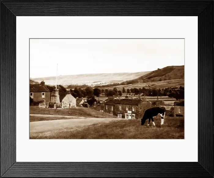 Framed Print : Reeth, Swaledale, Yorkshire in the 1940 / 50s Framed Print : Reeth, Swaledale, Yorkshire in the 1940 / 50s