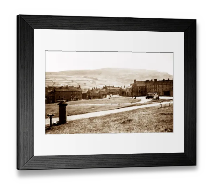 Framed Print : Reeth, Swaledale, Yorkshire in the 1940 / 50s Framed Print : Reeth, Swaledale, Yorkshire in the 1940 / 50s