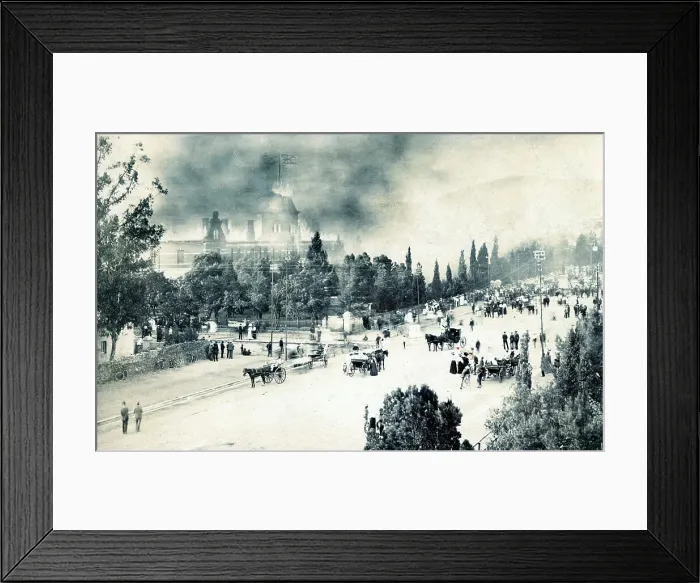 Framed Print : Bloemfontein, South Africa - Government Building on fire Framed Print : Bloemfontein, South Africa - Government Building on fire