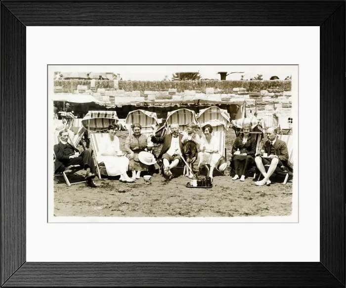 Framed Print : Extended family group enjoy some summer sunshine Framed Print : Extended family group enjoy some summer sunshine