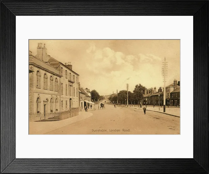 Framed Print : London Road, Dunstable, Bedfordshire Framed Print : London Road, Dunstable, Bedfordshire