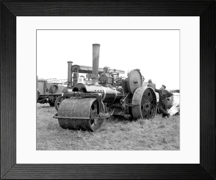 Framed Print : Wallis and Steevens Road Roller 7539, Midnight Framed Print : Wallis and Steevens Road Roller 7539, Midnight