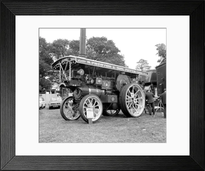 Framed Print : Burrell Showman's Road Locomotive number 3526, Lightning II Framed Print : Burrell Showman's Road Locomotive number 3526, Lightning II