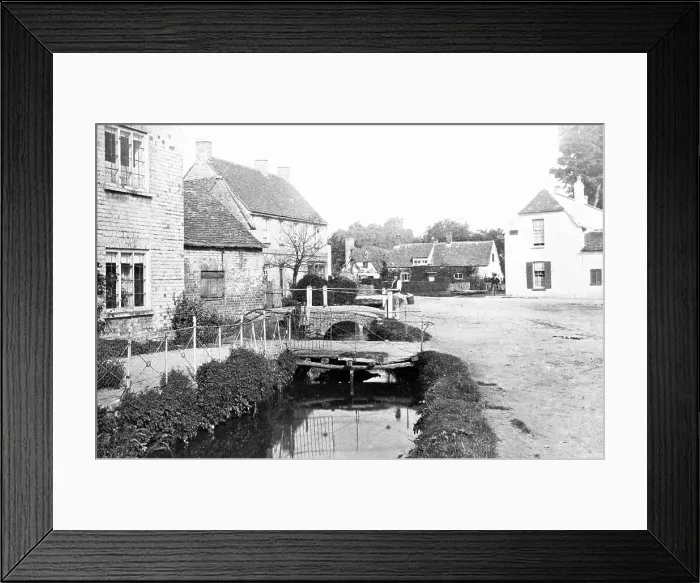 Framed Print : Ashton Keynes, River Thames Framed Print : Ashton Keynes, River Thames