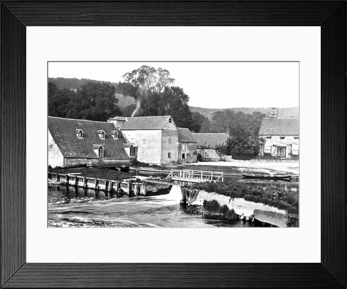 Framed Print : Streatley Mill, River Thames Framed Print : Streatley Mill, River Thames