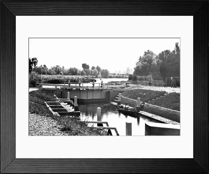Framed Print : Old Windsor Lock, River Thames Framed Print : Old Windsor Lock, River Thames