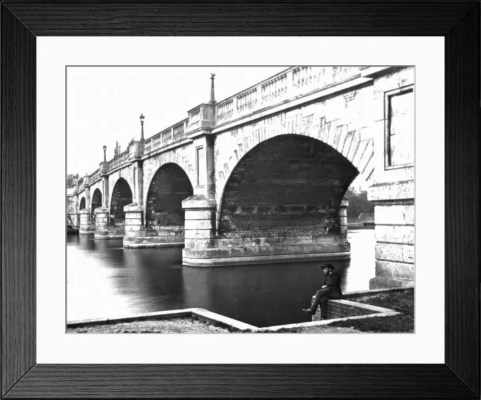 Framed Print : Kingston Bridge, River Thames Framed Print : Kingston Bridge, River Thames