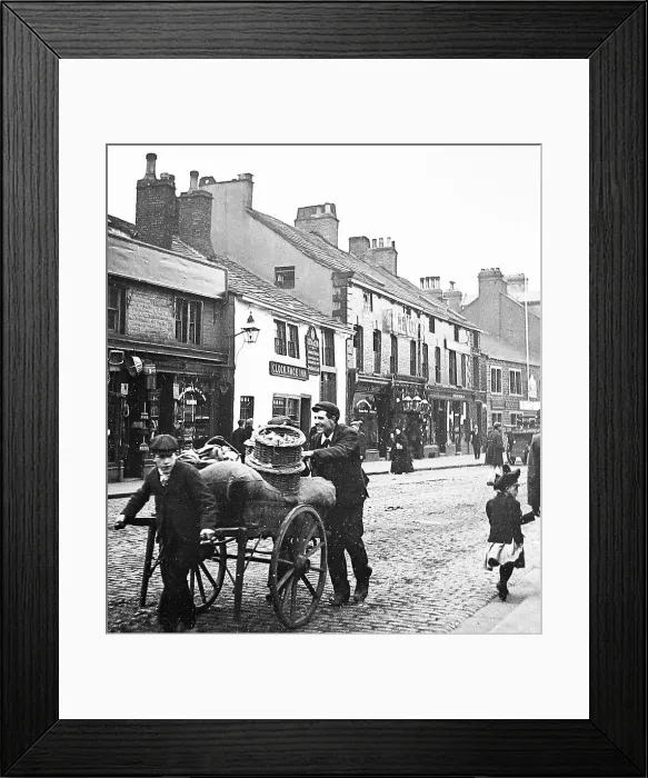 Framed Print : Burnley St. James Street Clock Face Inn early 1900s Framed Print : Burnley St. James Street Clock Face Inn early 1900s